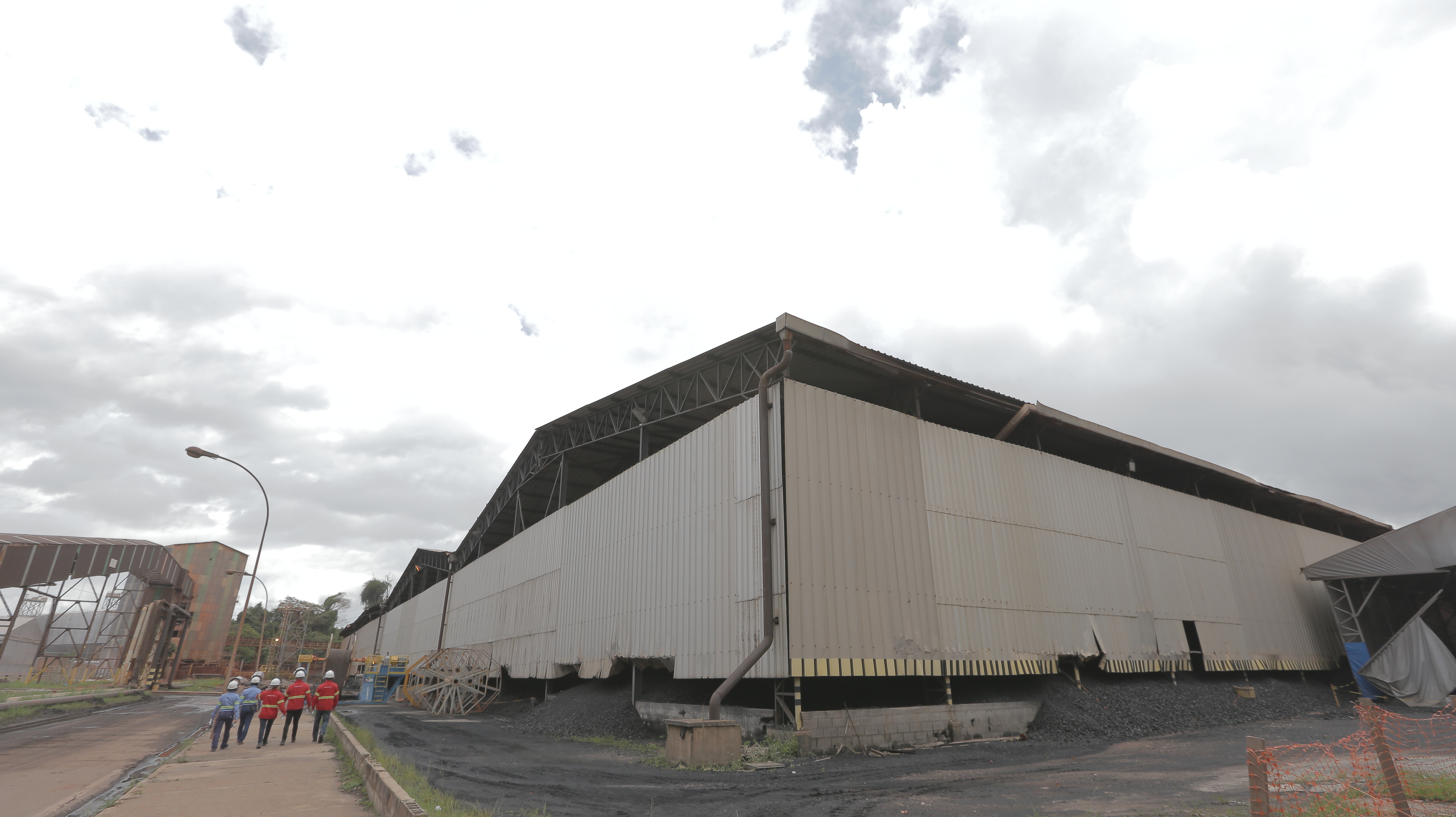 Galpão de armazenamento de carvão durante inspeção em março de 2018