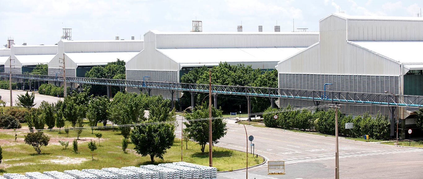 Vista lateral das reduções da Albras.