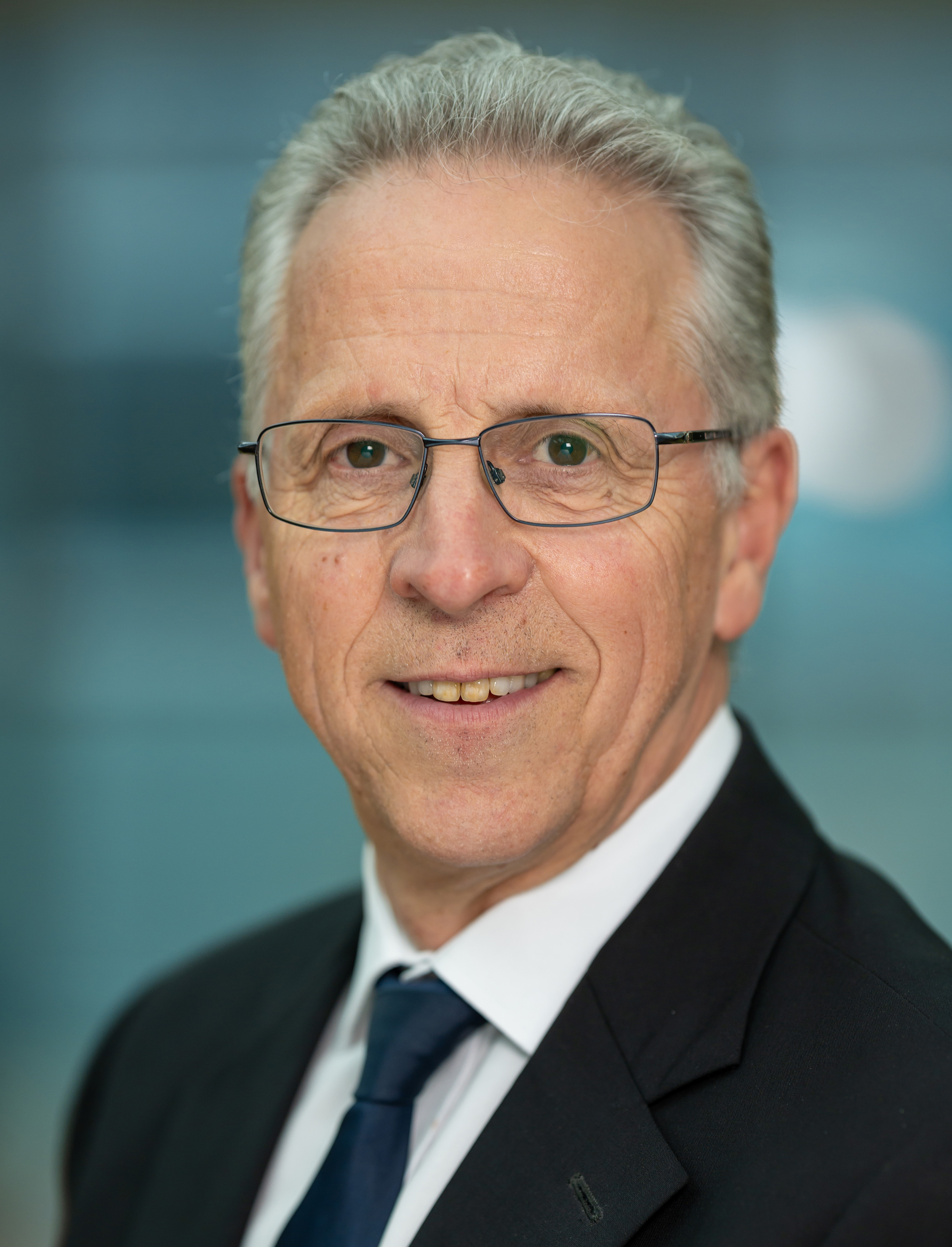 Paul Warton Executive Vice President, Hydro Extrusions